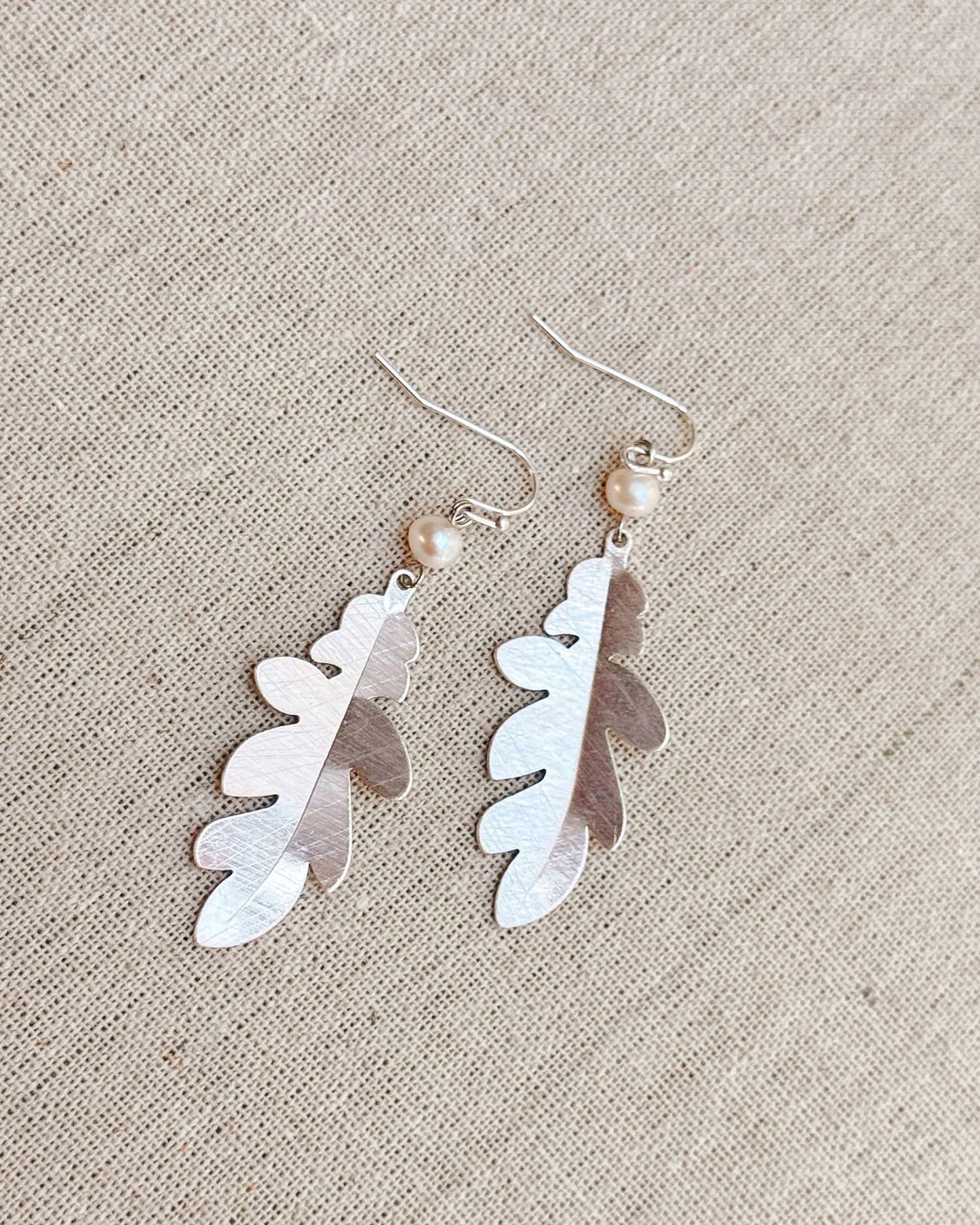 Gracie Rose Designs - Pearl and Oak Leaf Drop Earrings – Mixed Metal