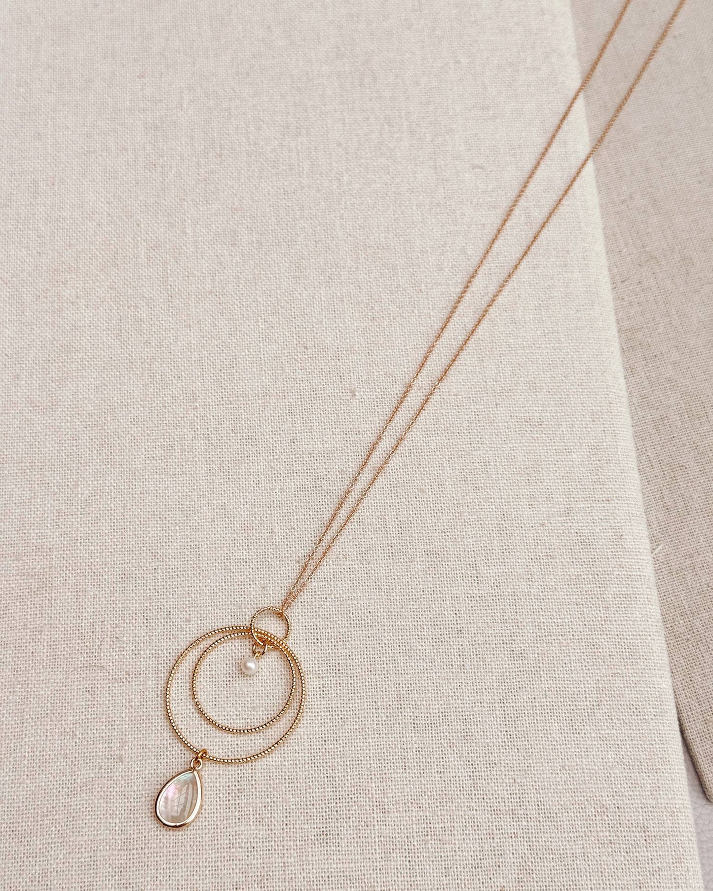 Gracie Rose Designs - Freshwater Pearl Mother of Pearl Circle Necklace