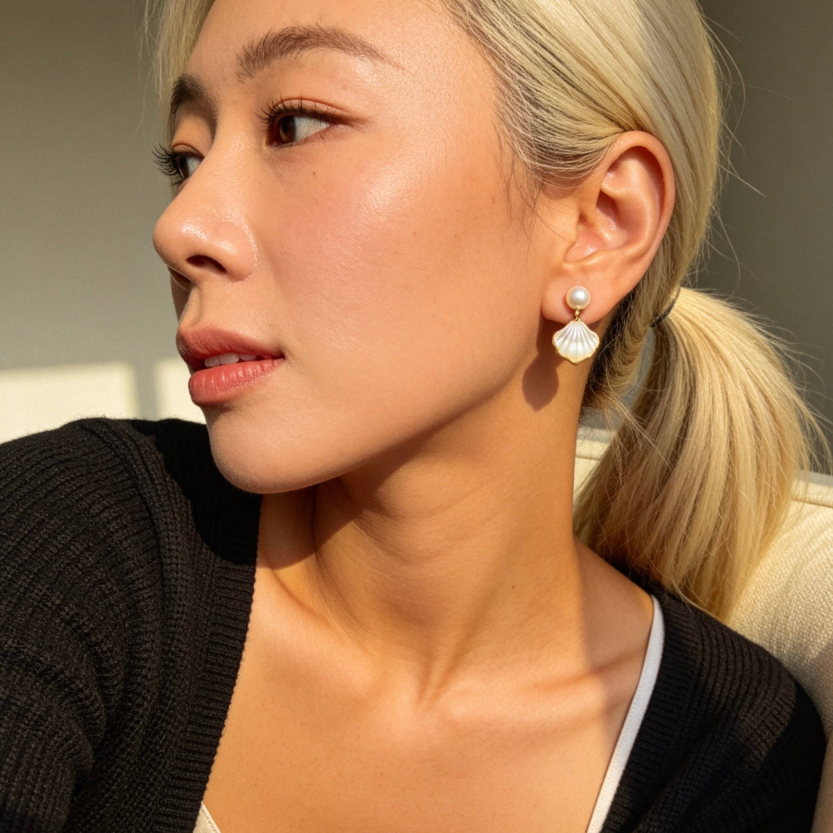Aurea Jewelry - Dainty Pearl Mother-of-pearl Earrings