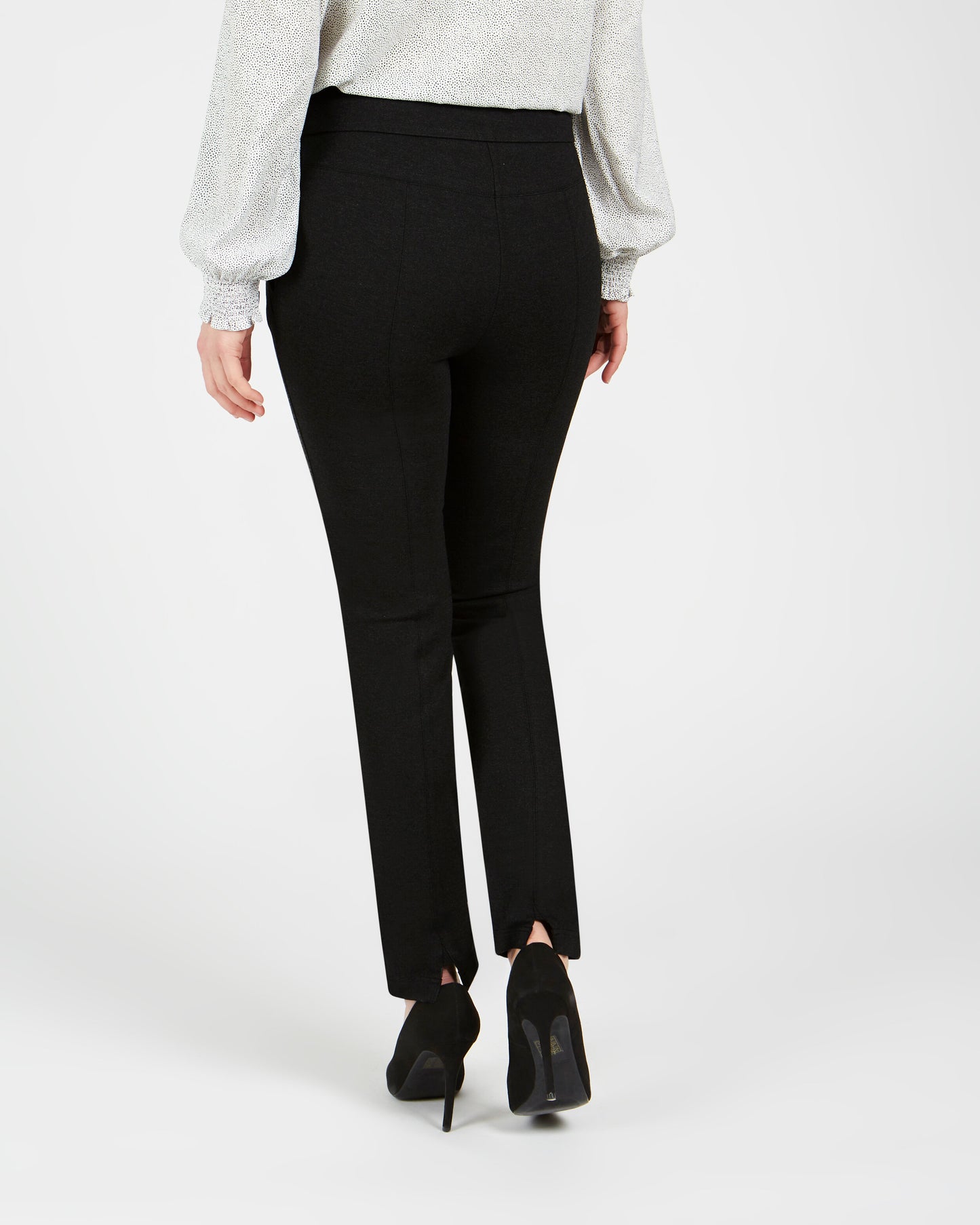 Renuar Ponte Pant with Cutout at the Back Black